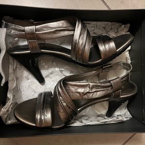 Kenneth Cole Strappy Heel in Pewter (7M)